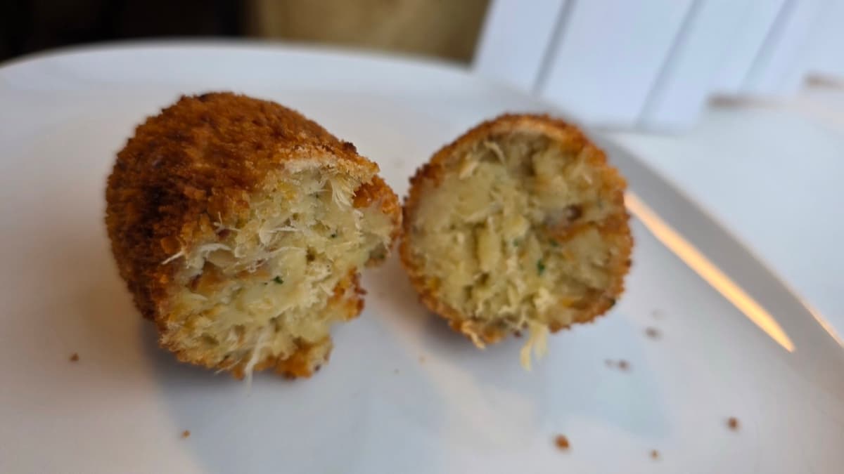Doorsnede van de bakkeljauw kroket